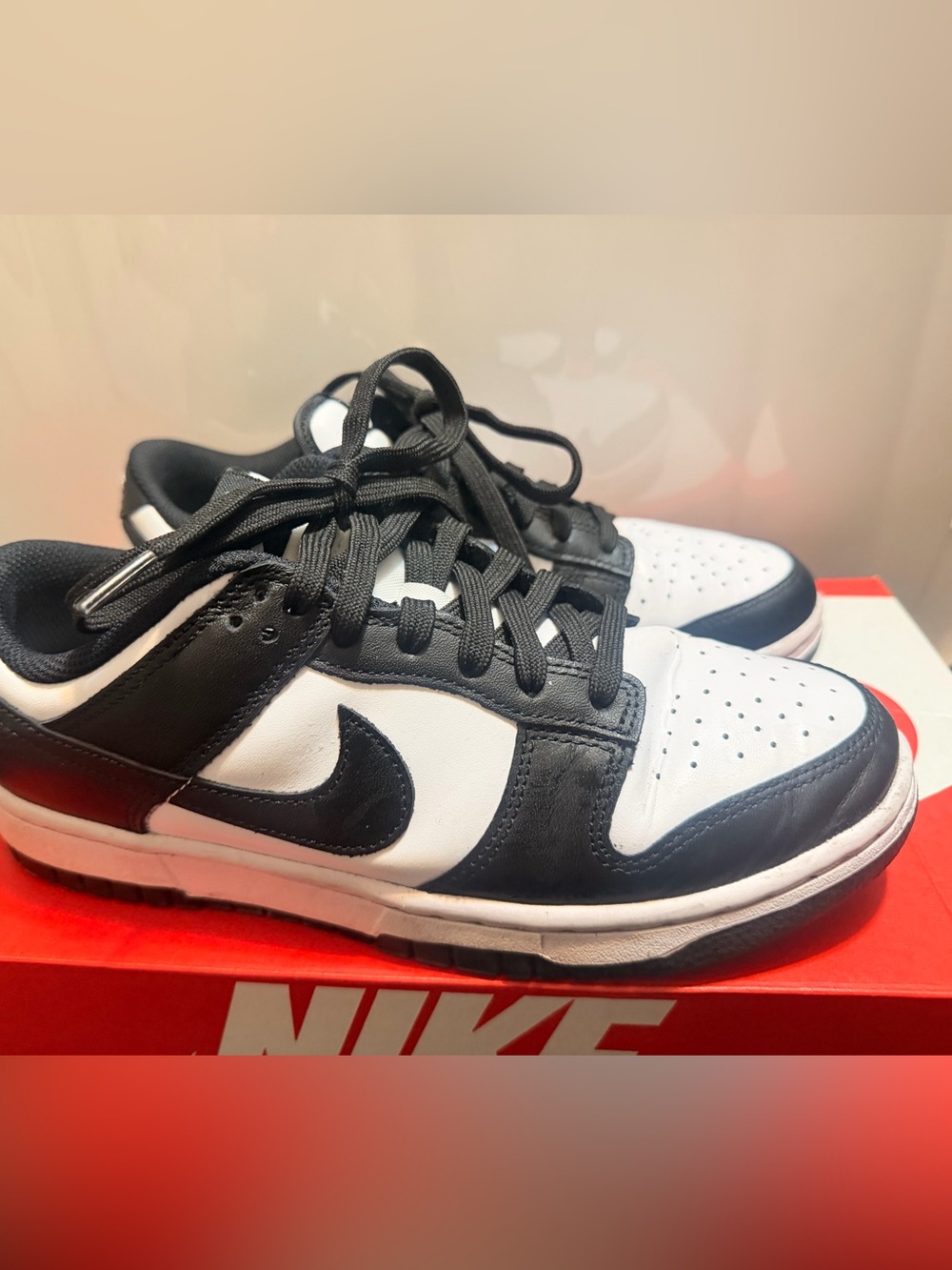 Nike woman Black and White Low-Top Sneakers with Swoosh